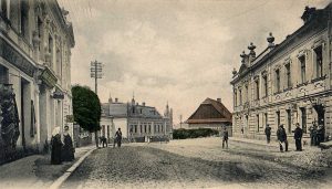 Těšínská ulice, vpravo stará radnice