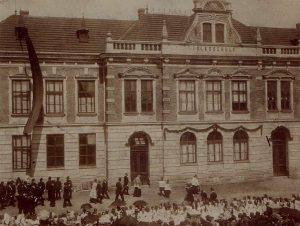Hrušovská obecná škola (1900)